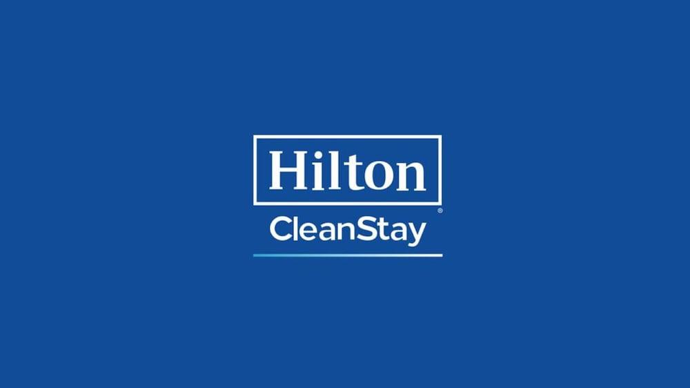 Hampton Inn & Suites Teaneck/Glenpointe Экстерьер фото