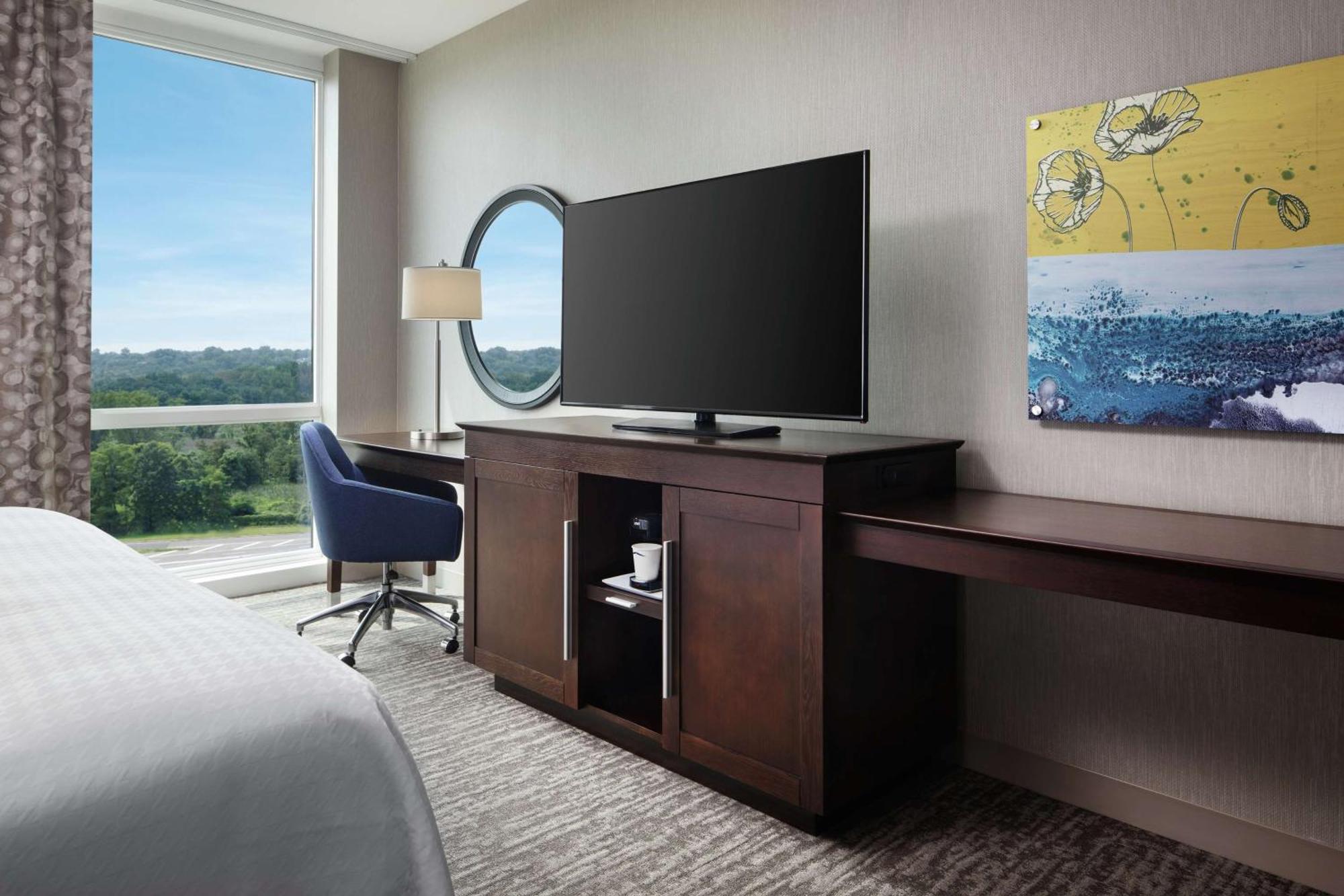 Hampton Inn & Suites Teaneck/Glenpointe Экстерьер фото