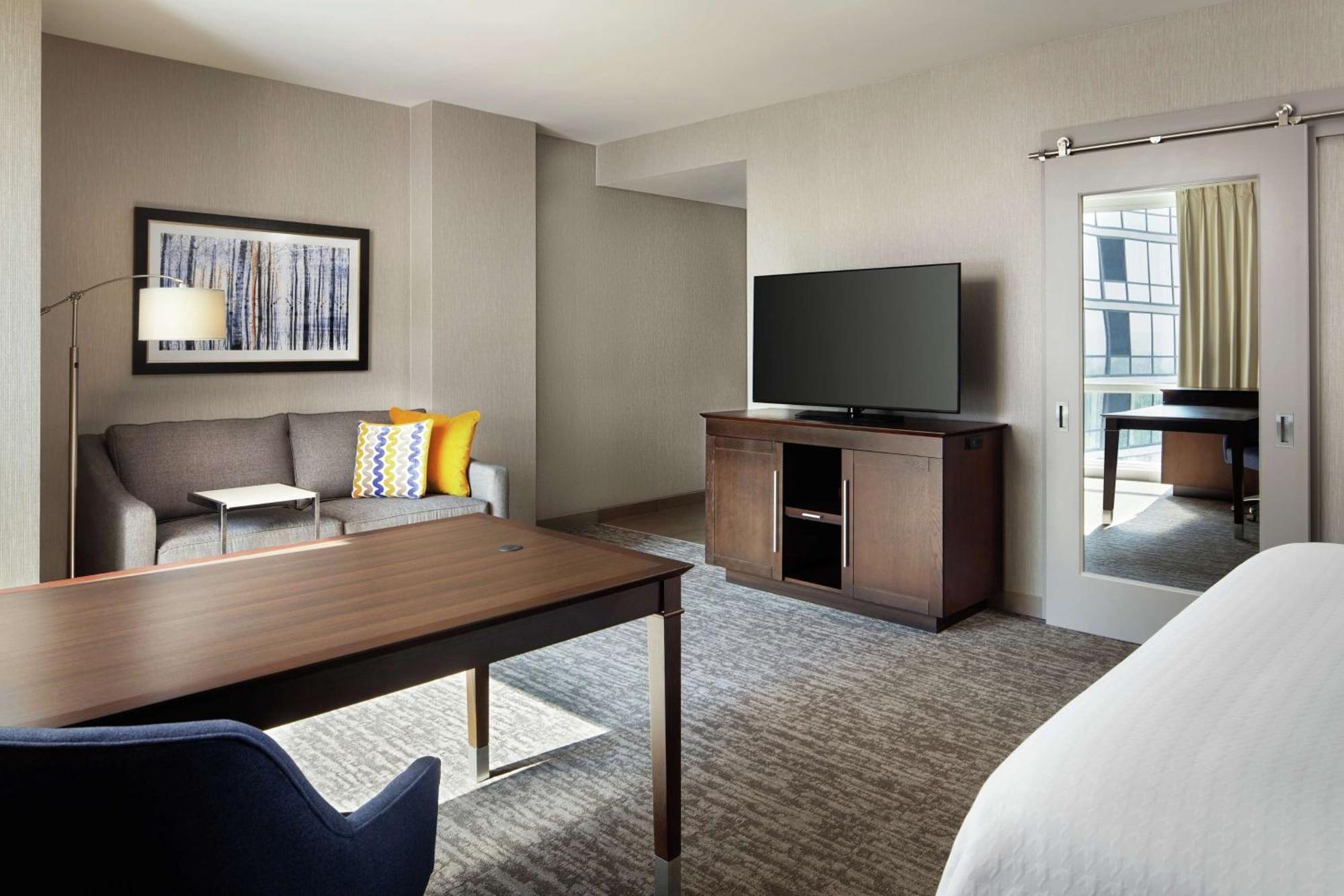 Hampton Inn & Suites Teaneck/Glenpointe Экстерьер фото