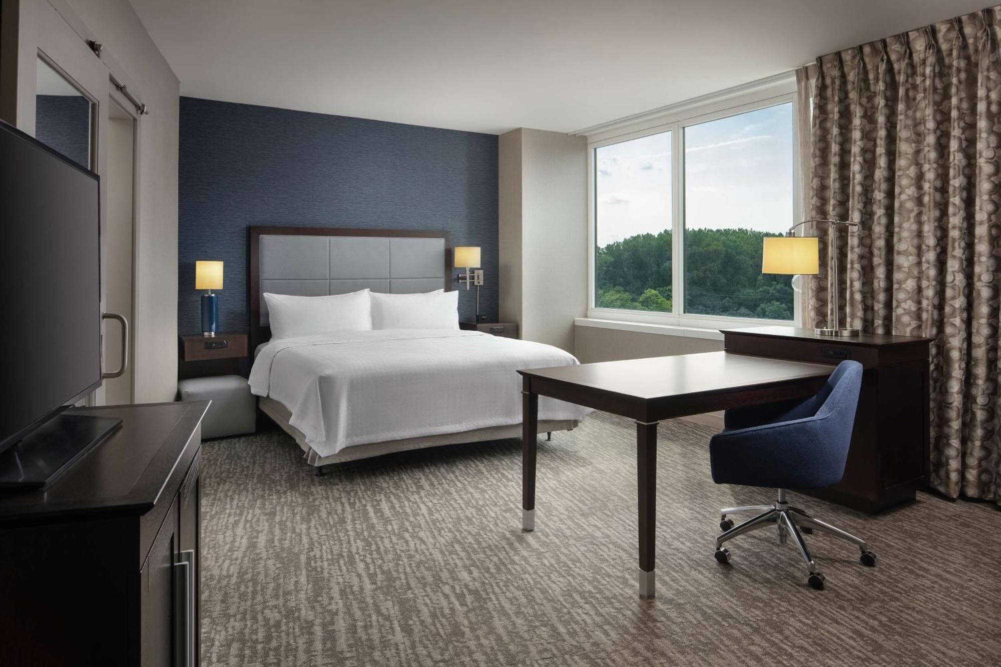 Hampton Inn & Suites Teaneck/Glenpointe Экстерьер фото