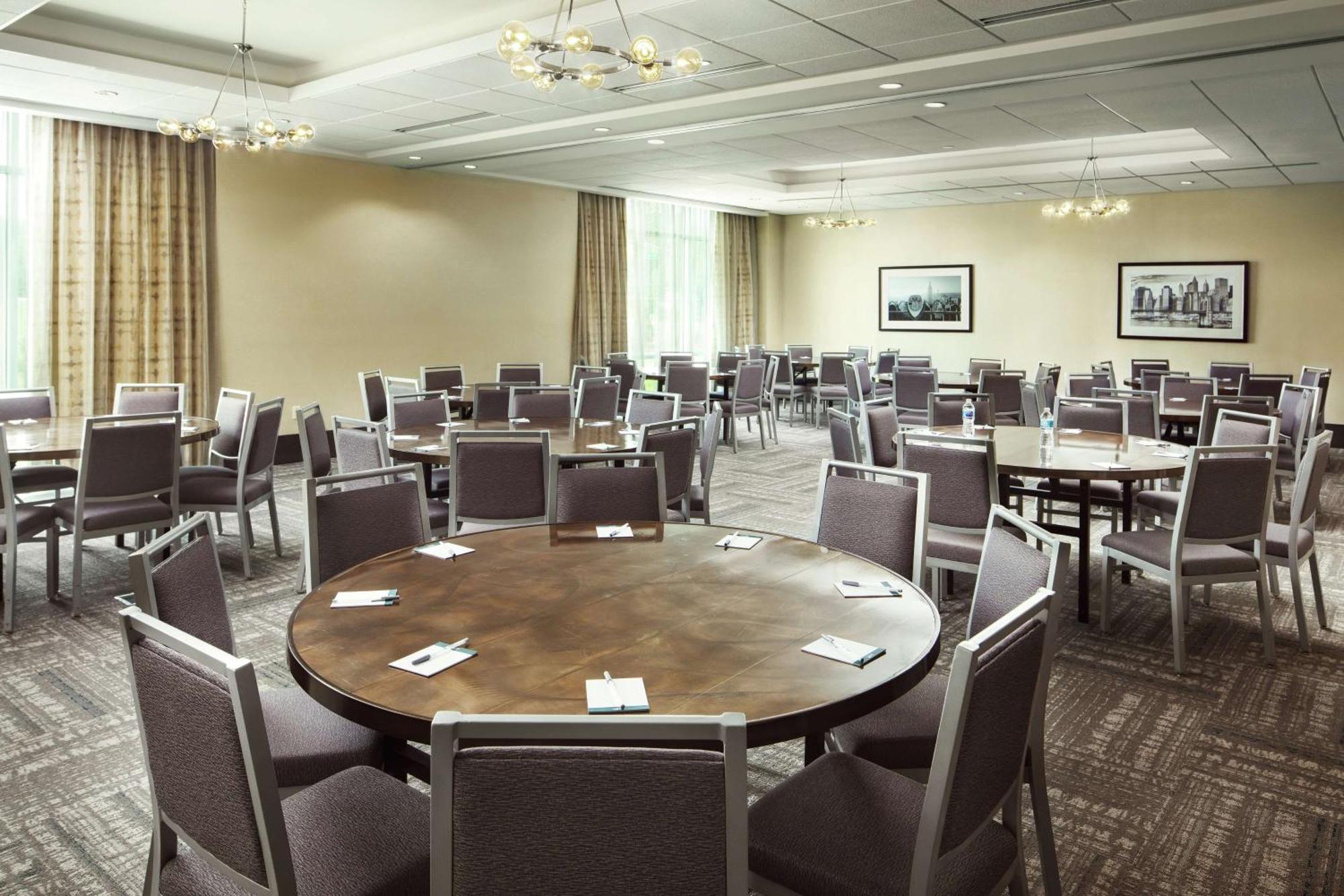 Hampton Inn & Suites Teaneck/Glenpointe Экстерьер фото