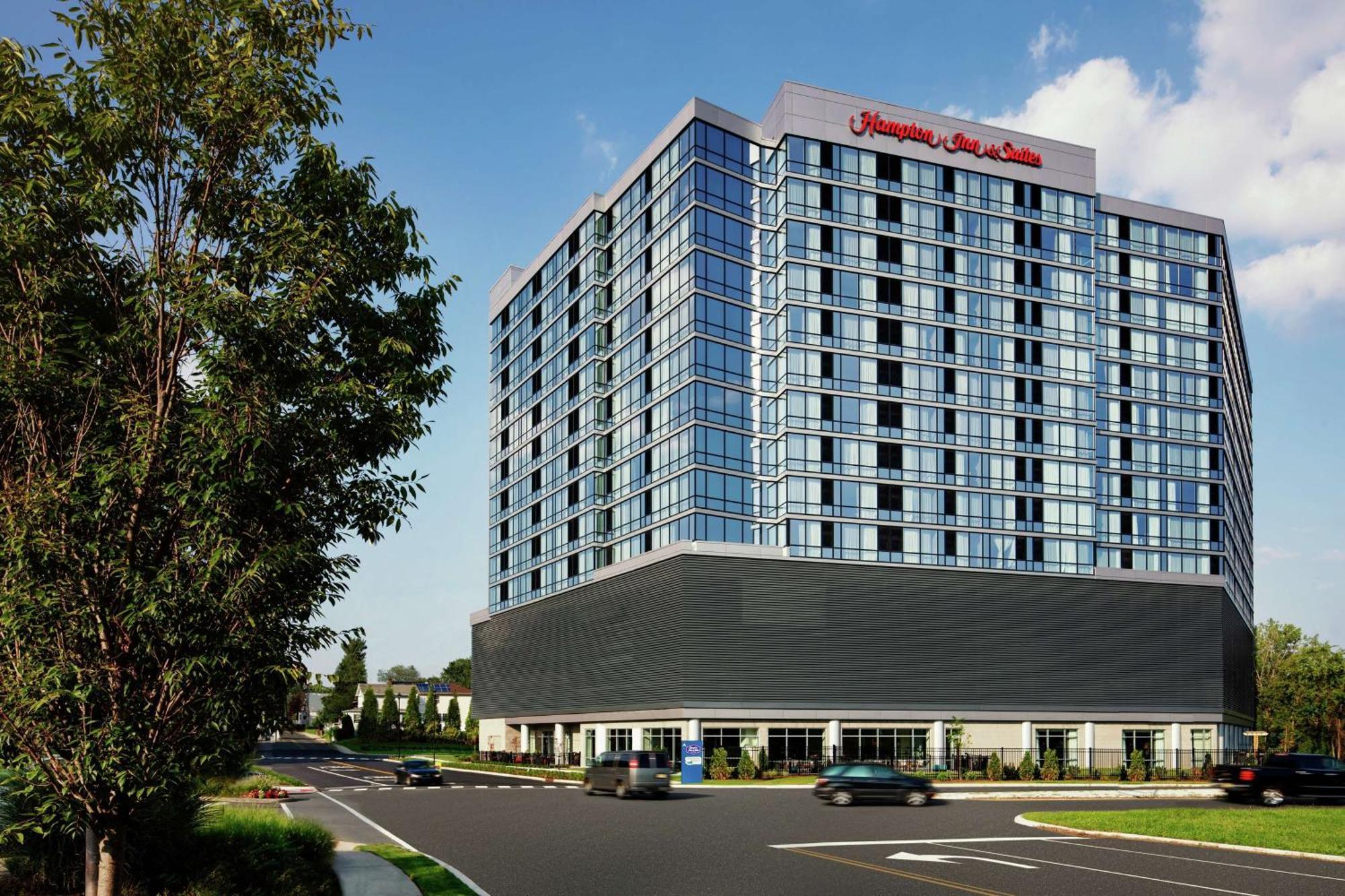 Hampton Inn & Suites Teaneck/Glenpointe Экстерьер фото